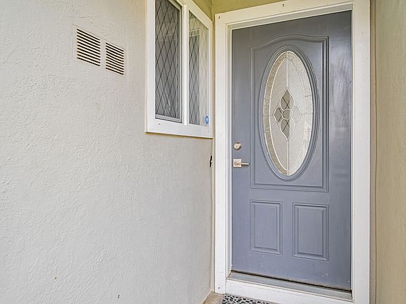 4th image of 421 Lincoln Ave