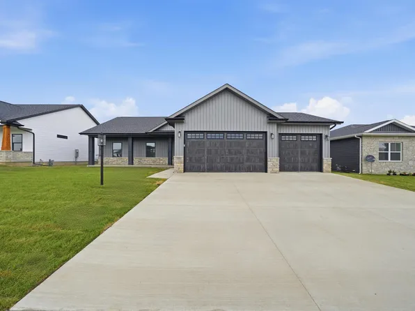 1315 W Hillcrest Dr, Chillicothe, IL 61523