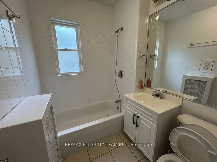 1745 Bathurst St #1 — Photo 17
