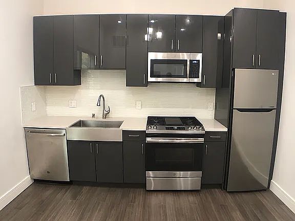 2nd image of 3275 Mission St APT 8