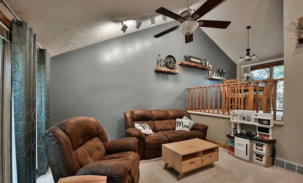 3 bed, 1730 sqft, $2,075 — Photo 3