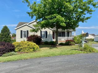 121 S Foxhall Ln, Weyers Cave, VA 24486