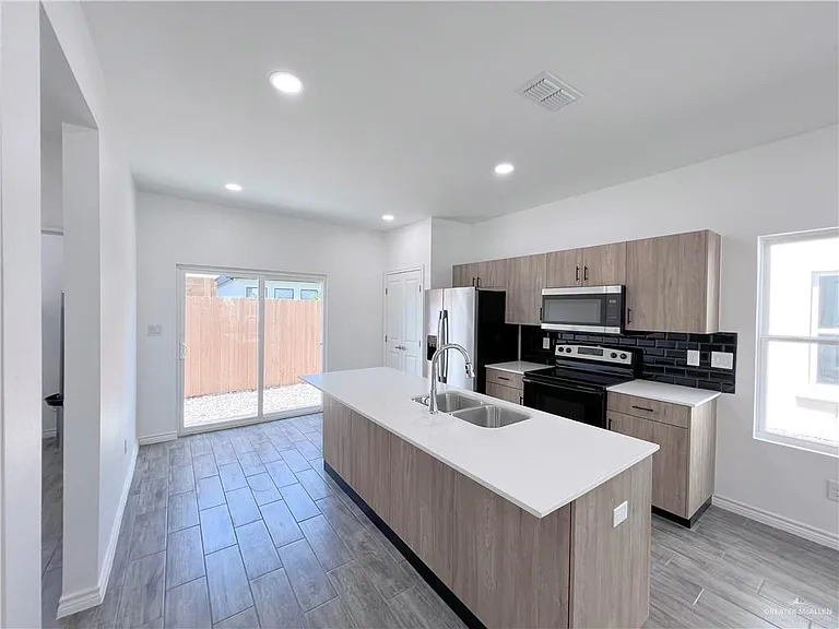 3610 S Veterans Blvd #5 — Photo 11