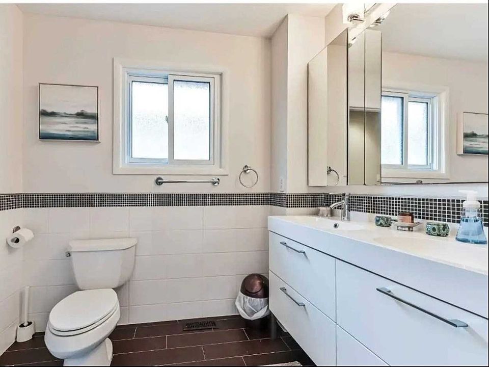 2nd image of 4193 Powderhorn Cres