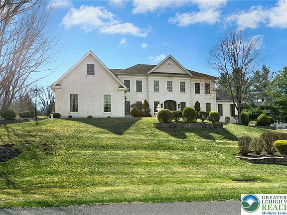 3rd image of 75 Woodside Dr