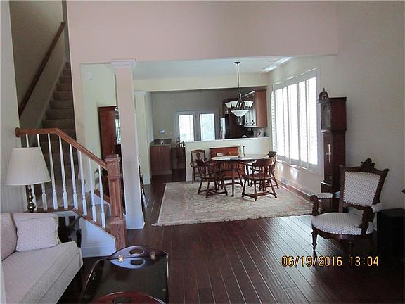 5th image of 1127 Scepter Ln W