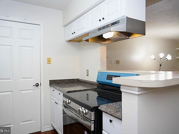 5th image of 1532 Lincoln Way Suite 203