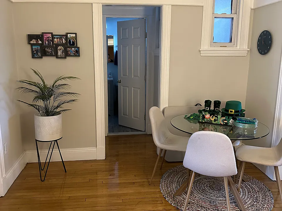 32 Highgate St #4