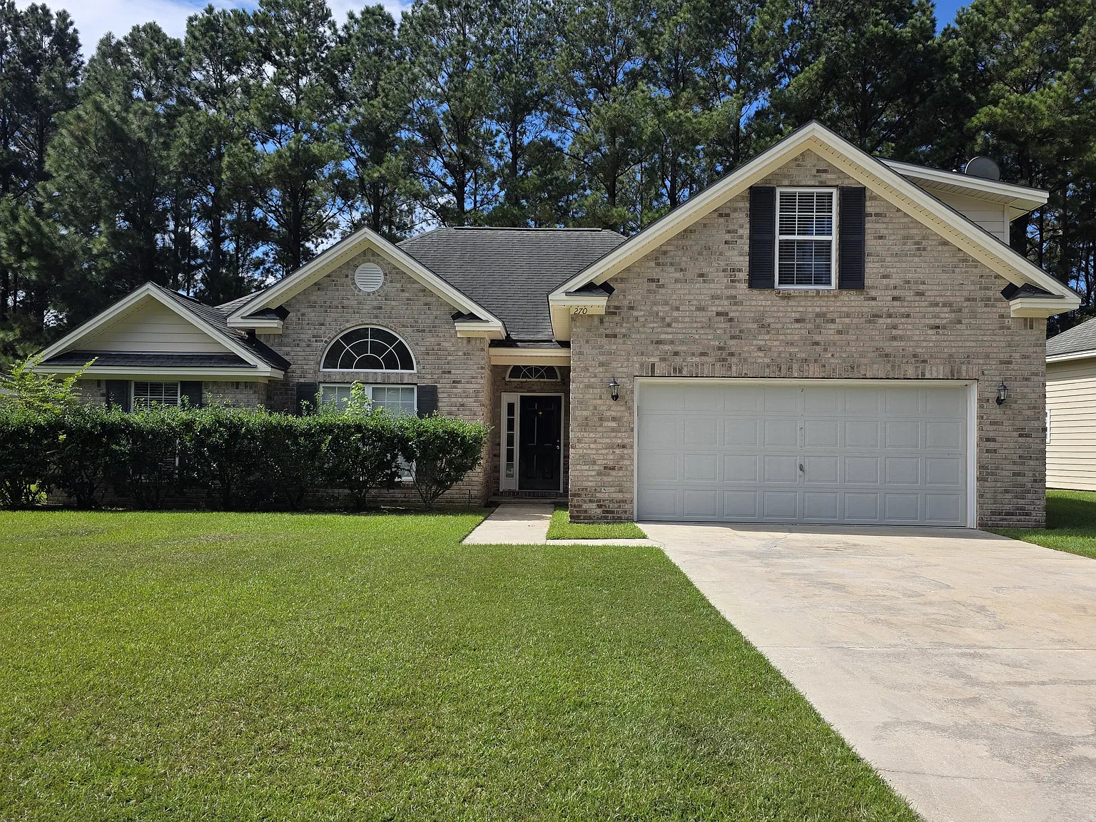 4 bed, 2251 sqft, $2,400 — Photo 1