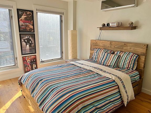 4th image of 139 Meserole St #3A