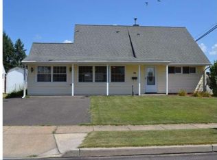 76 Jewel Ln, Levittown, PA 19055