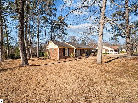 3rd image of 101 Woodgreen Dr