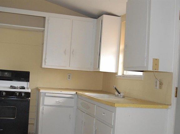 5th image of 927 Dahlia St