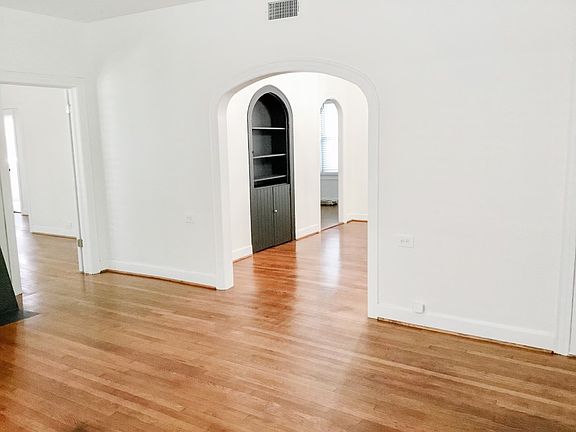 4th image of 1904 Oakdale St