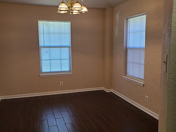 3rd image of 1415 Kent Ave