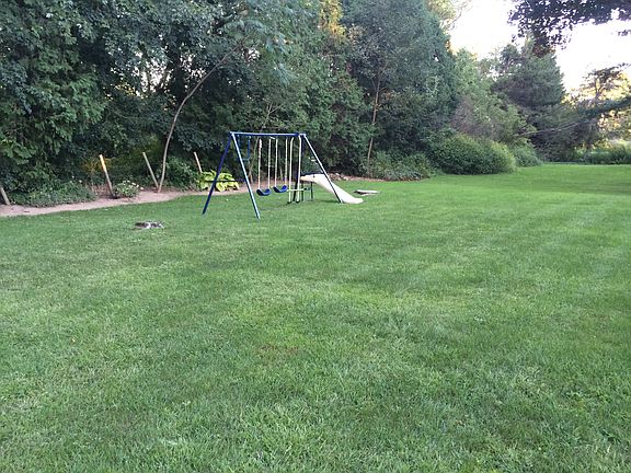 4th image of 3 Berkshire Dr