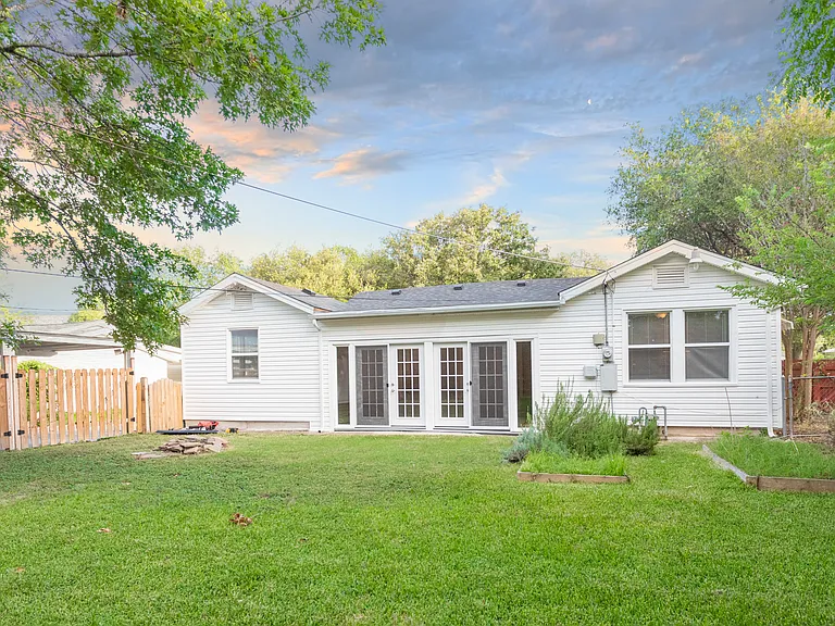 349 Irvington Dr — Photo 12