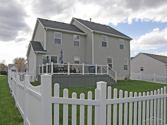 3rd image of 624 Sunflower Dr