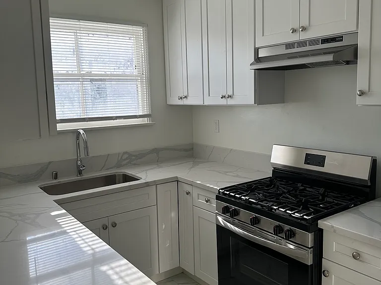 231 W Olive St #13 — Photo 3