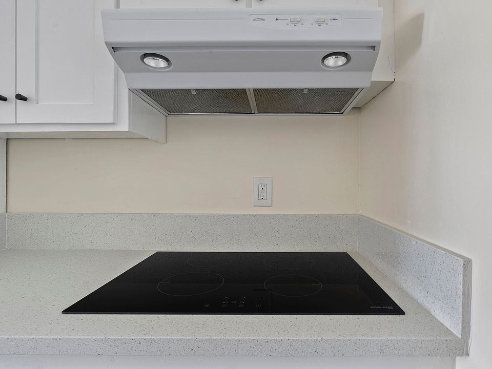 1st image of 1332 N Vista St #306