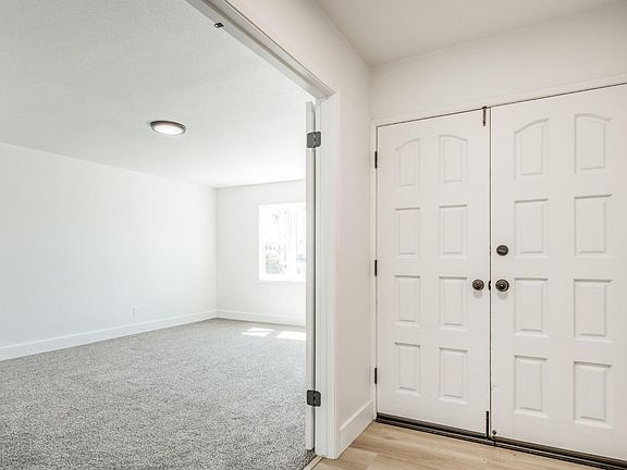 3rd image of 881 E Alluvial Ave