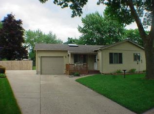 2606 Beaumont Pl, Rockford, IL 61109
