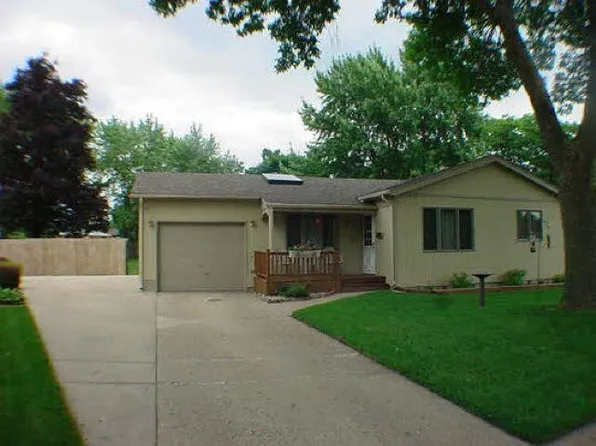 2606 Beaumont Pl, Rockford, IL 61109