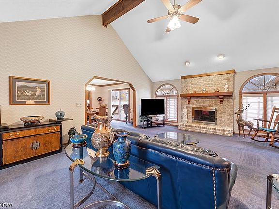 2nd image of 9421 Rainbow Ln