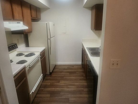 4th image of 121 Tusculum Square Dr #0