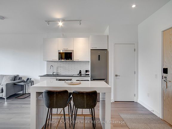 5th image of 120 Carrick Trl #411
