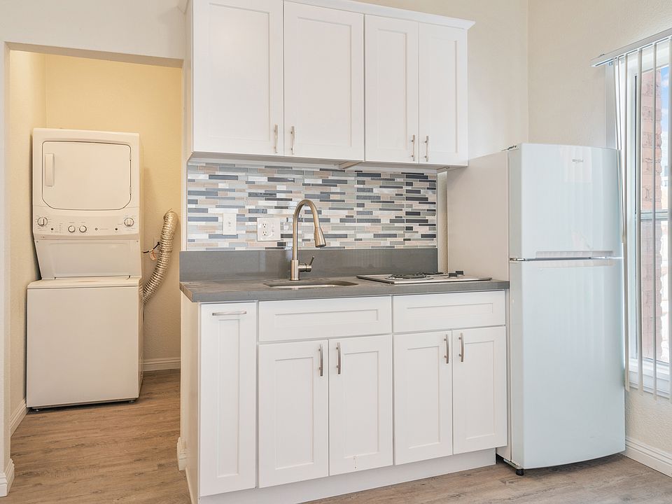 Ktown Apartments Kitchen