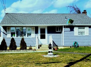 103 Smith St, Bay Shore, NY 11706