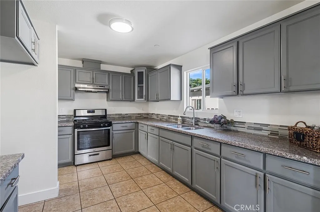 5 bed, 1792 sqft, $3,800 — Photo 2
