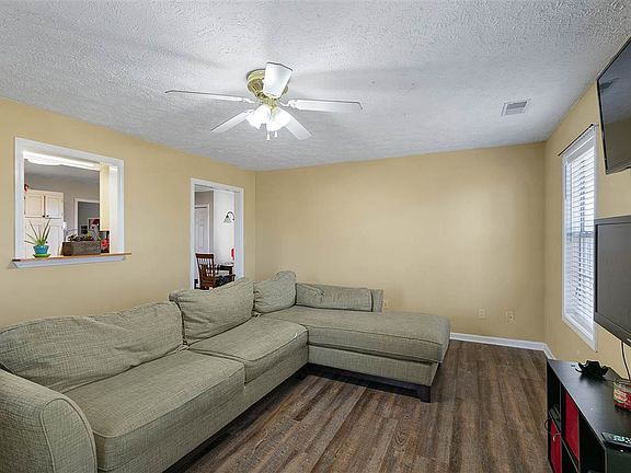 5th image of 77 Oakdale Dr