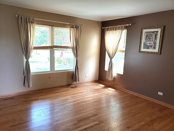 2nd image of 1706 Cherry Ct