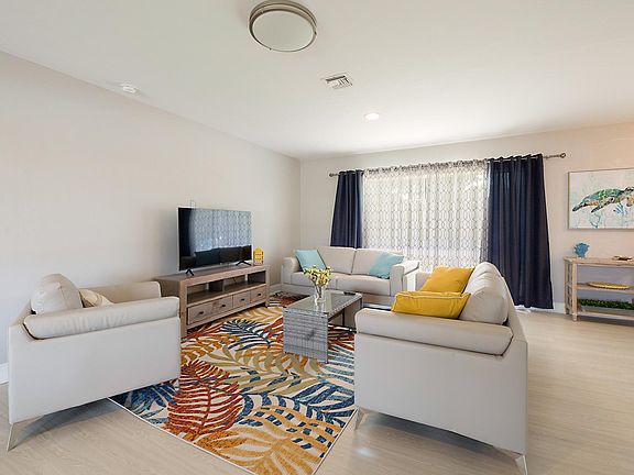Walk into your fresh tropical home. Complete with everything you need. Plug and play lifestyle. Closest to the beach you can get in a residential neighborhood. Just walk over the bridge a few blocks to the sand and all the shopping and restaurants. Q