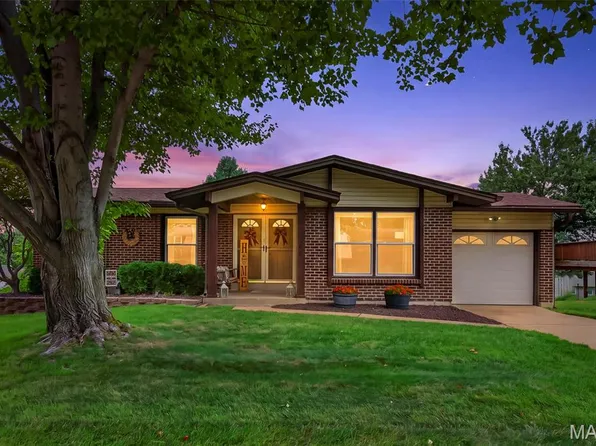 1486 El Camino Dr, Florissant, MO 63031