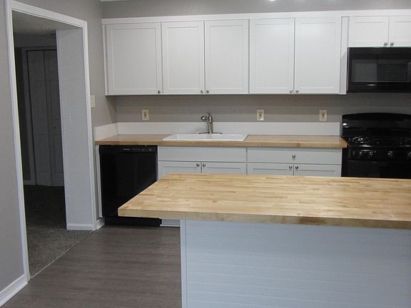 5th image of 145 Holly Cir