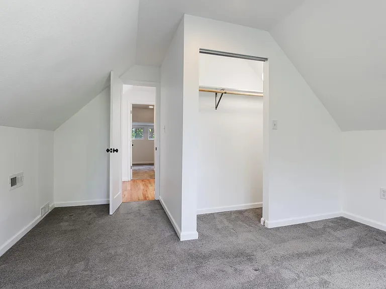 2032 Jefferson St — Photo 15