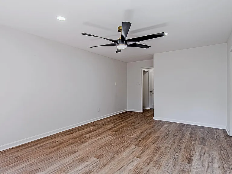 3406 Forest Village Dr — Photo 27