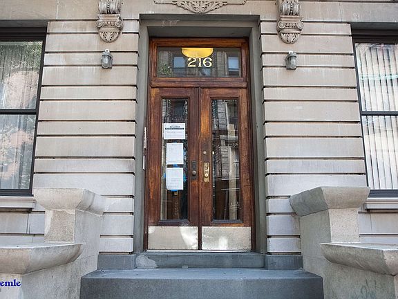 5th image of 216 E 83rd St APT 1B