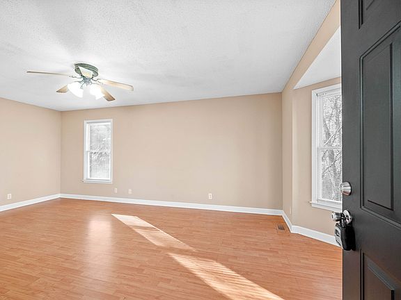 3rd image of 360 Erie Dr