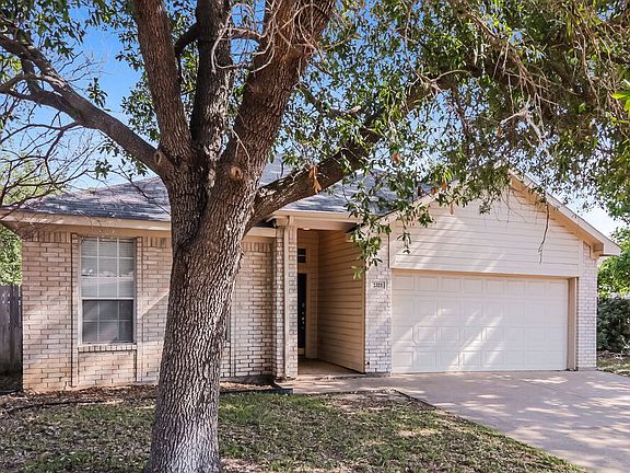 3rd image of 2325 Wildwood Ln