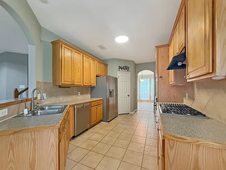 9222 Memorial Grove Dr — Photo 4
