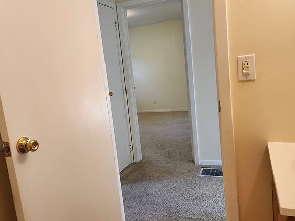 5th image of 1205 Cliffside Dr
