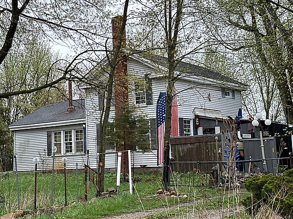 2nd image of 4437 Waldron Rd