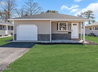 347 Saint Thomas Dr, Toms River, NJ 08757
