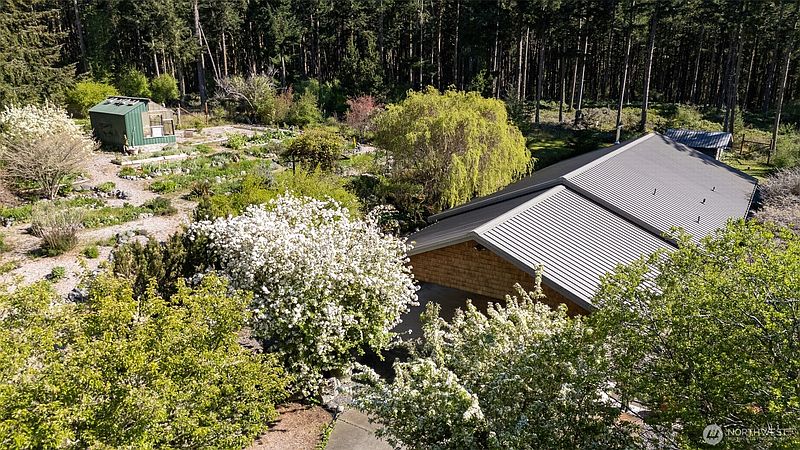 3rd image of 343 Burt Road