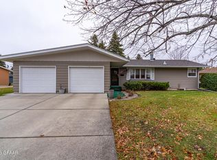 1406 Stephens Dr, Crookston, MN 56716