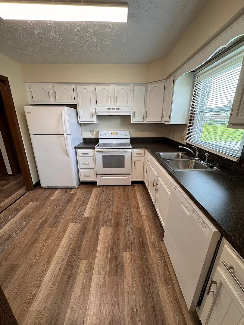 8426 Colwyn Ct. — Photo 2